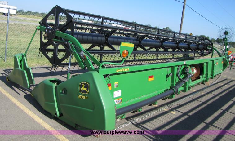 image for item A4676 2009 John Deere 635F flex head