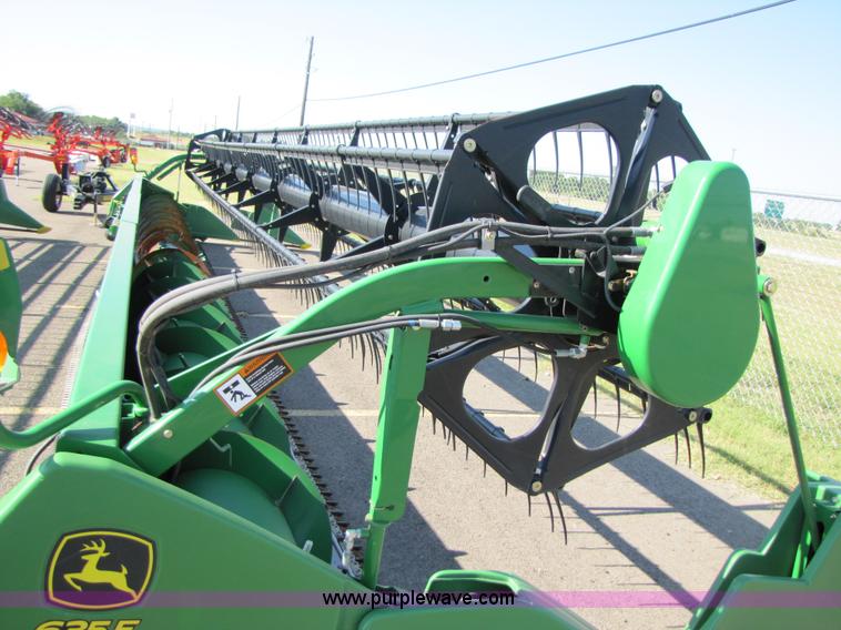 image for item A4676 2009 John Deere 635F flex head