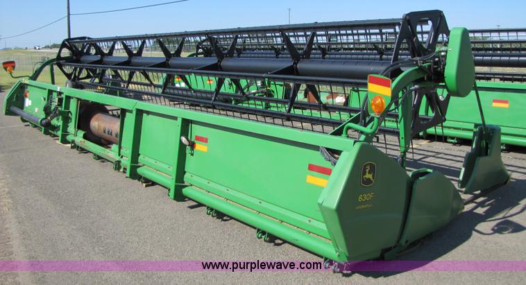 image for item A4677 2003 John Deere 630F flex head
