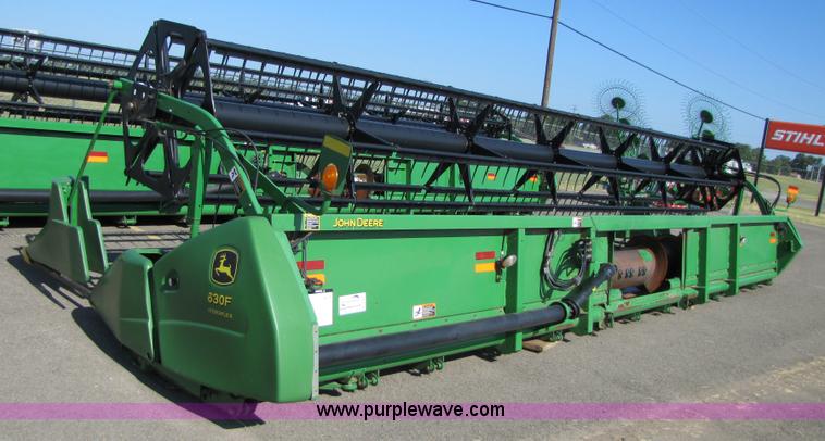 image for item A4677 2003 John Deere 630F flex head
