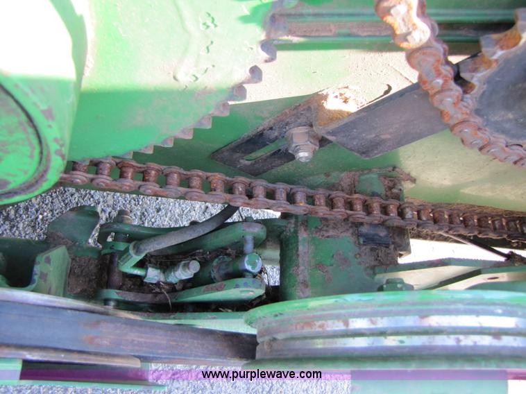 image for item A4677 2003 John Deere 630F flex head