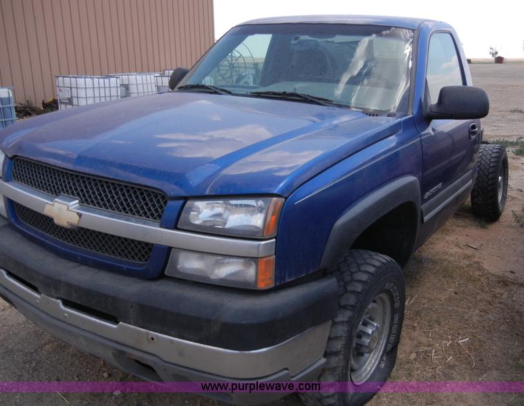 image for item A5397 2004 Chevrolet Silverado 2500 pickup truck cab and chassis