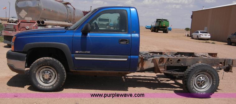 image for item A5397 2004 Chevrolet Silverado 2500 pickup truck cab and chassis