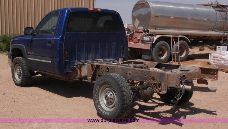 image for item A5397 2004 Chevrolet Silverado 2500 pickup truck cab and chassis