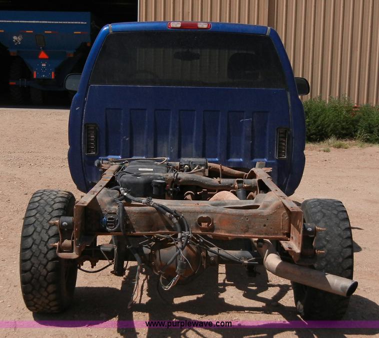 image for item A5397 2004 Chevrolet Silverado 2500 pickup truck cab and chassis