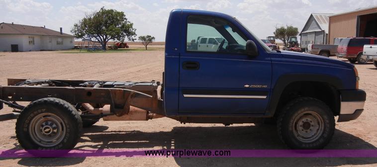 image for item A5397 2004 Chevrolet Silverado 2500 pickup truck cab and chassis