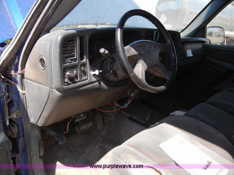 image for item A5397 2004 Chevrolet Silverado 2500 pickup truck cab and chassis