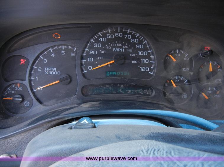 image for item A5397 2004 Chevrolet Silverado 2500 pickup truck cab and chassis