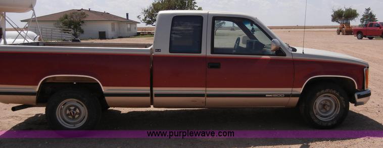 image for item A5398 1992 GMC Sierra 1500 extended cab pickup truck
