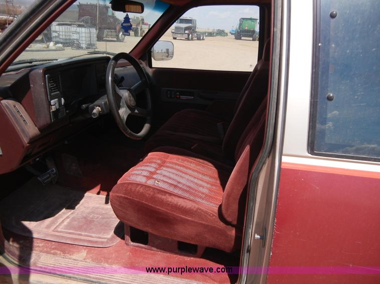 image for item A5398 1992 GMC Sierra 1500 extended cab pickup truck