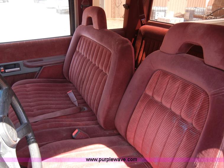 image for item A5398 1992 GMC Sierra 1500 extended cab pickup truck