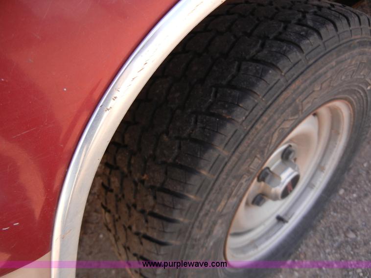 image for item A5398 1992 GMC Sierra 1500 extended cab pickup truck