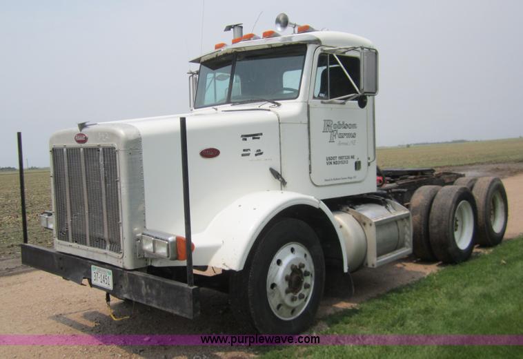 image for item 3146 1992 Peterbilt 378 semi truck