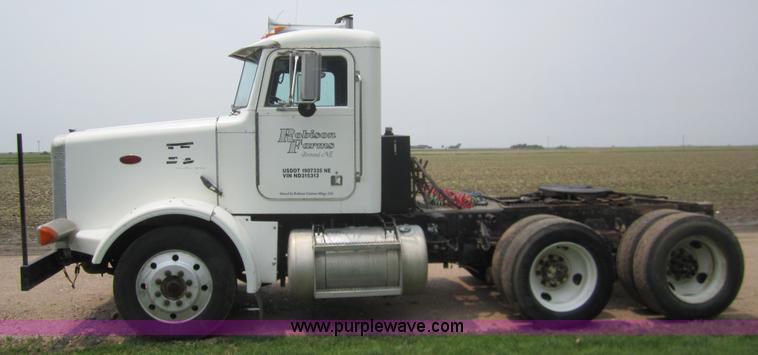 image for item 3146 1992 Peterbilt 378 semi truck