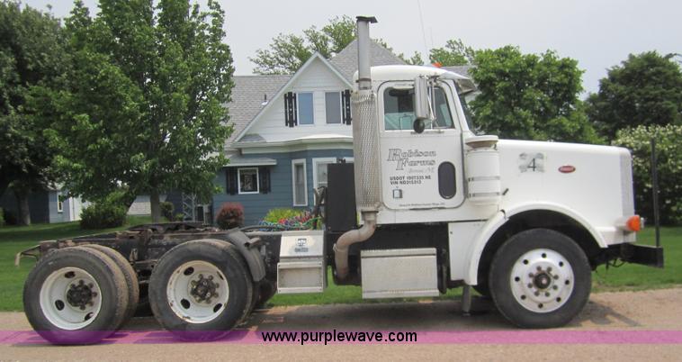 image for item 3146 1992 Peterbilt 378 semi truck