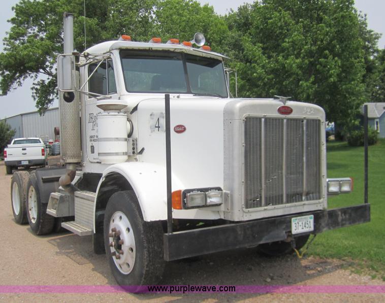 image for item 3146 1992 Peterbilt 378 semi truck