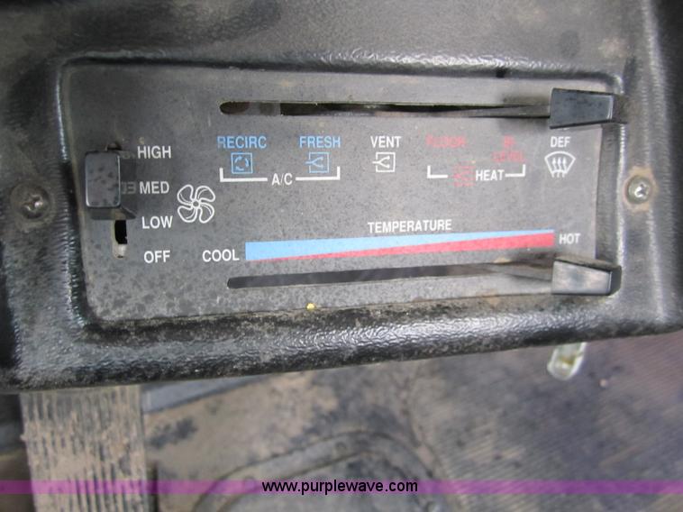 image for item 3146 1992 Peterbilt 378 semi truck