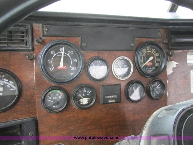 image for item 3146 1992 Peterbilt 378 semi truck