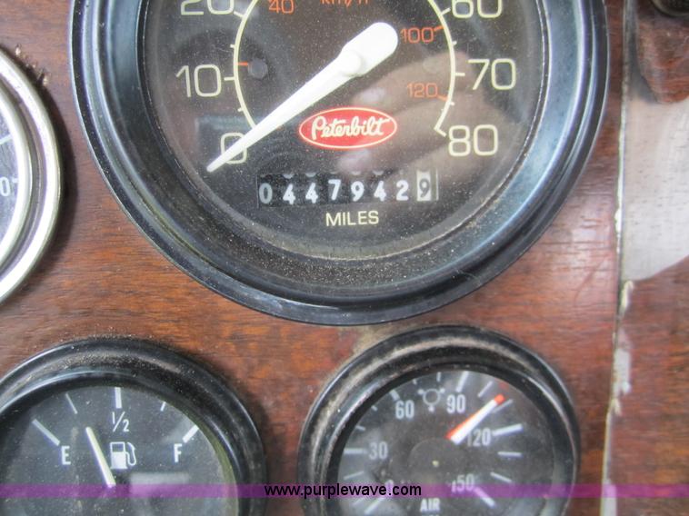 image for item 3146 1992 Peterbilt 378 semi truck