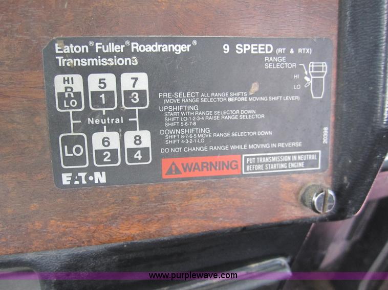 image for item 3146 1992 Peterbilt 378 semi truck