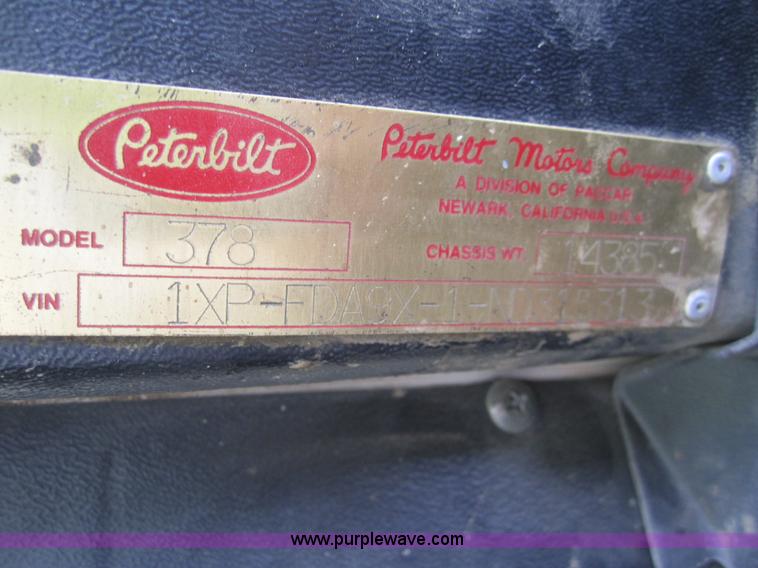 image for item 3146 1992 Peterbilt 378 semi truck