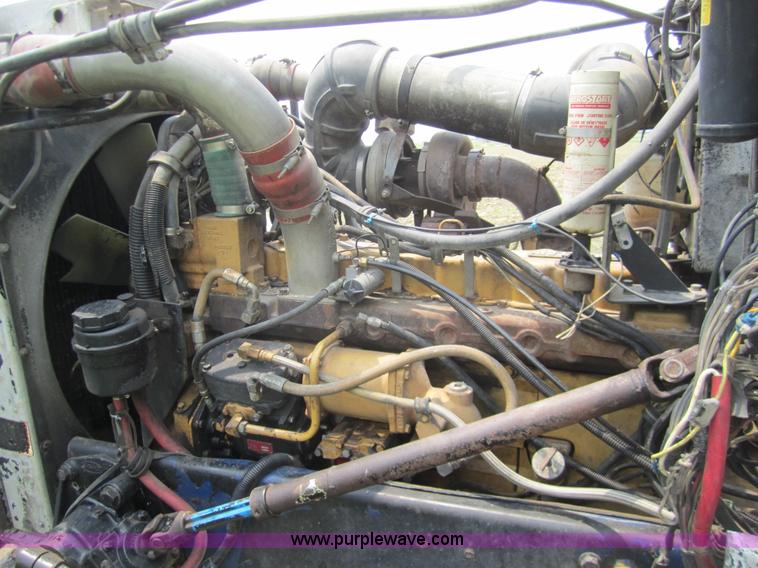 image for item 3146 1992 Peterbilt 378 semi truck