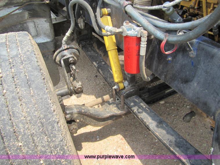 image for item 3146 1992 Peterbilt 378 semi truck