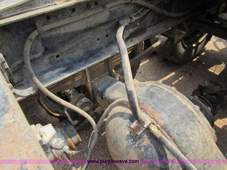 image for item 3146 1992 Peterbilt 378 semi truck