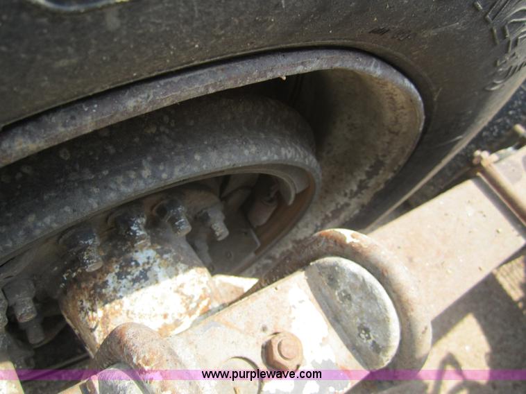 image for item 3146 1992 Peterbilt 378 semi truck