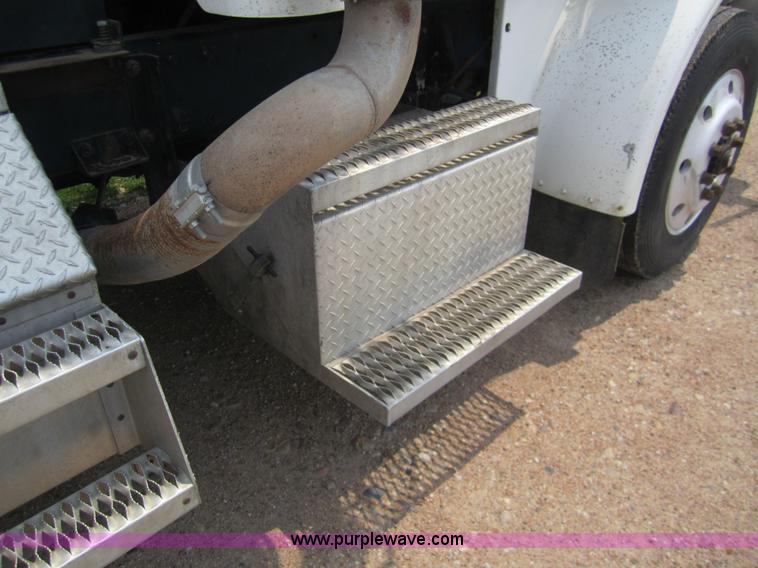 image for item 3146 1992 Peterbilt 378 semi truck