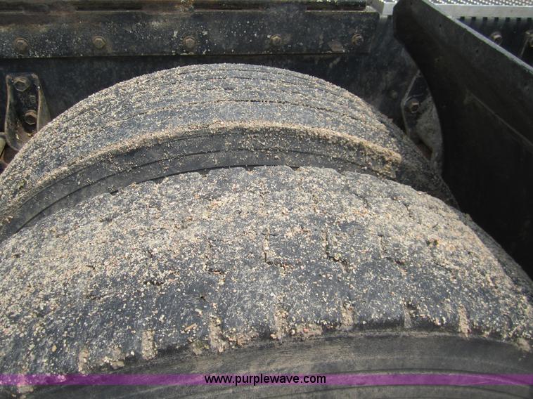 image for item 3146 1992 Peterbilt 378 semi truck