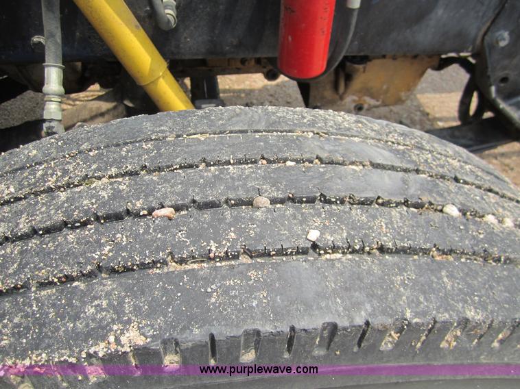 image for item 3146 1992 Peterbilt 378 semi truck