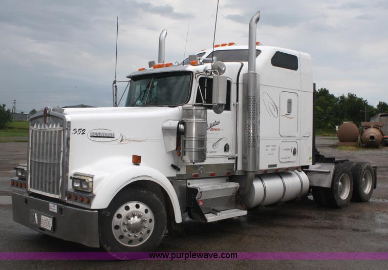 image for item A2182 2001 Kenworth W900 semi truck