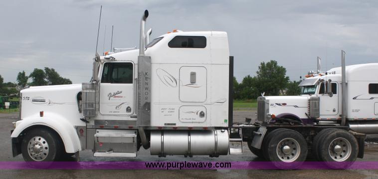 image for item A2182 2001 Kenworth W900 semi truck