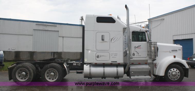 image for item A2182 2001 Kenworth W900 semi truck