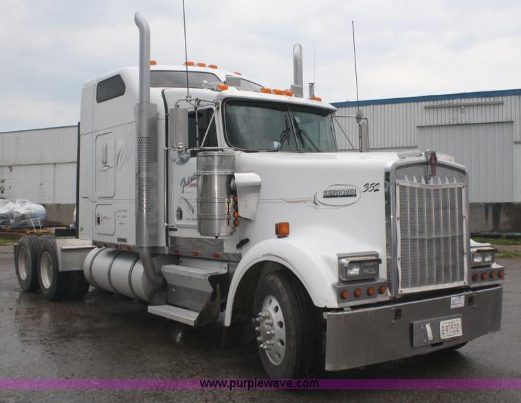 image for item A2182 2001 Kenworth W900 semi truck