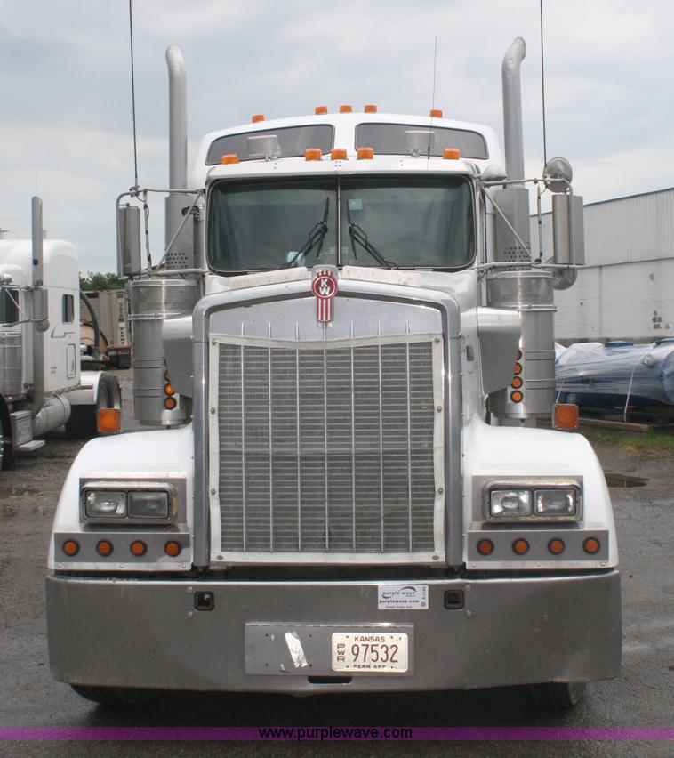 image for item A2182 2001 Kenworth W900 semi truck