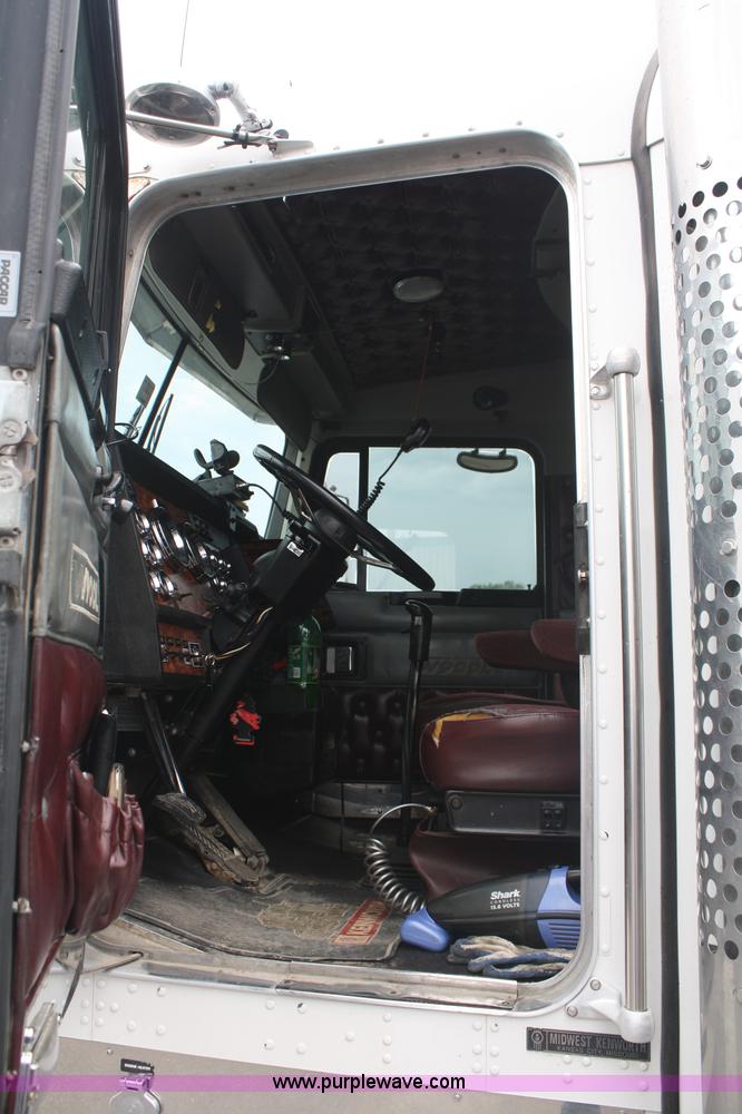 image for item A2182 2001 Kenworth W900 semi truck