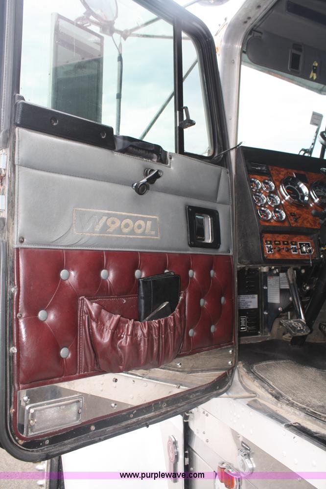 image for item A2182 2001 Kenworth W900 semi truck