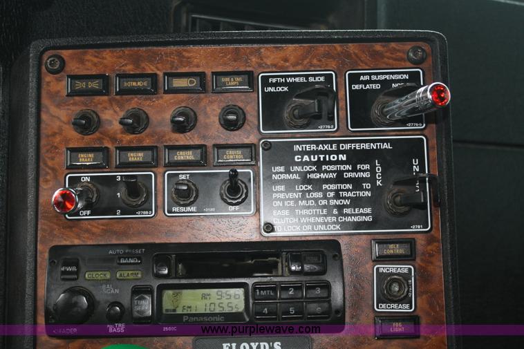 image for item A2182 2001 Kenworth W900 semi truck