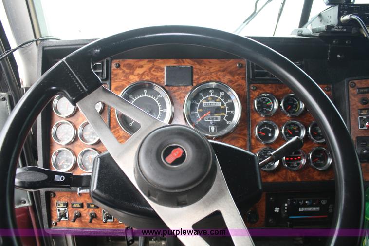 image for item A2182 2001 Kenworth W900 semi truck
