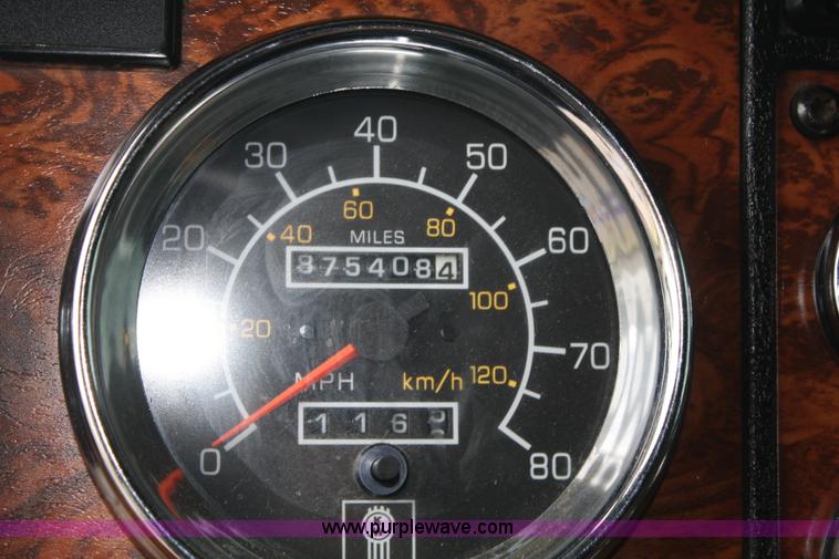 image for item A2182 2001 Kenworth W900 semi truck