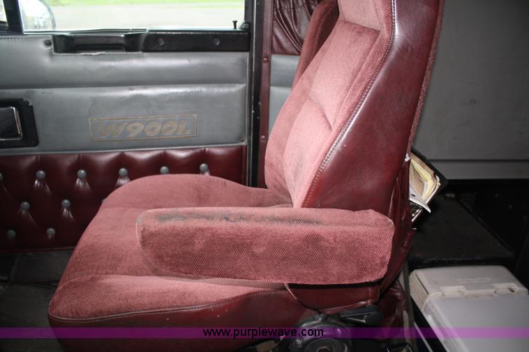 image for item A2182 2001 Kenworth W900 semi truck