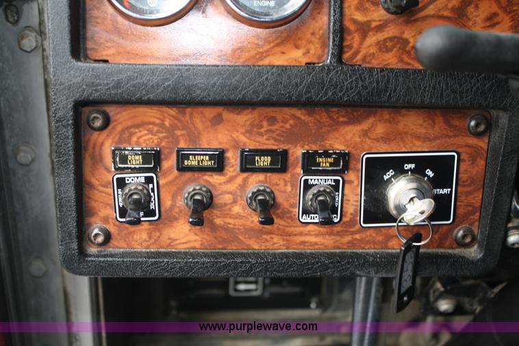 image for item A2182 2001 Kenworth W900 semi truck