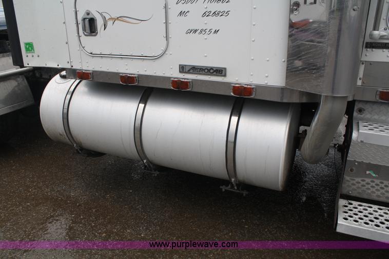 image for item A2182 2001 Kenworth W900 semi truck