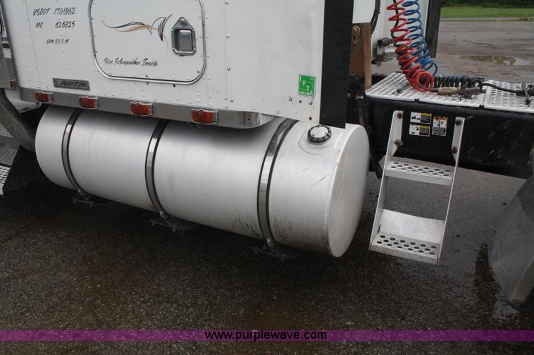 image for item A2182 2001 Kenworth W900 semi truck