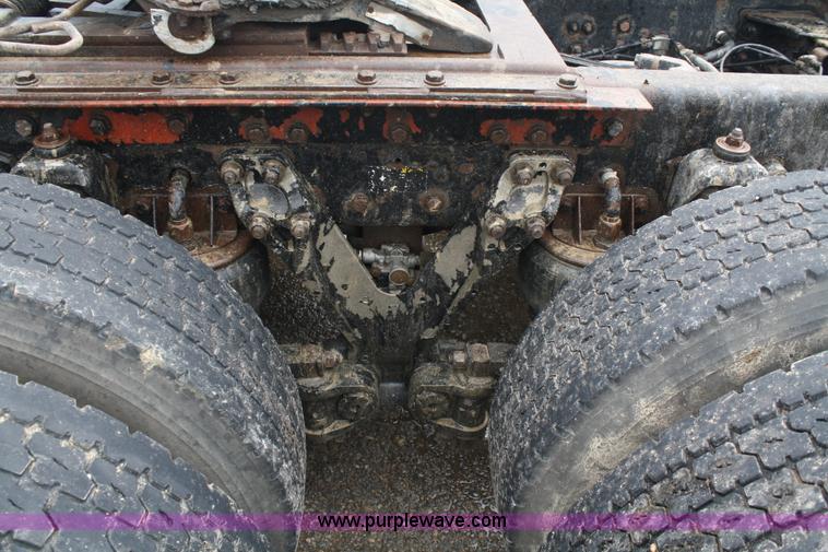 image for item A2182 2001 Kenworth W900 semi truck