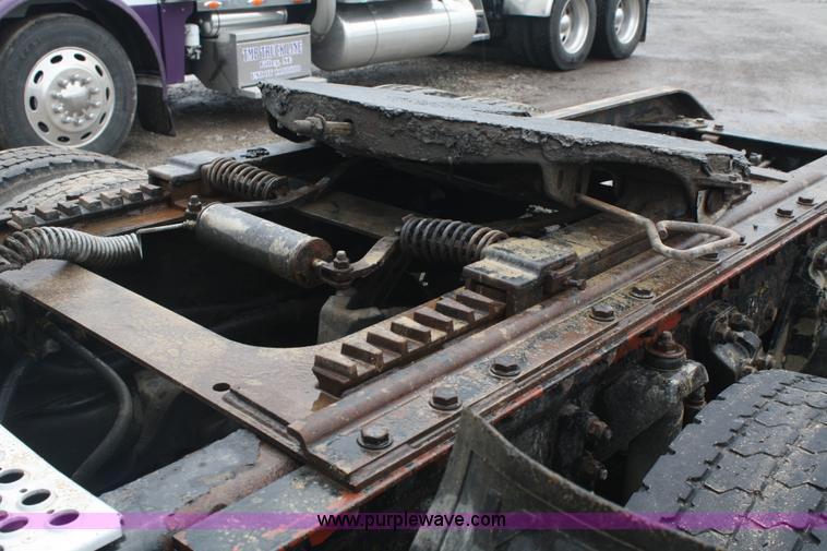 image for item A2182 2001 Kenworth W900 semi truck