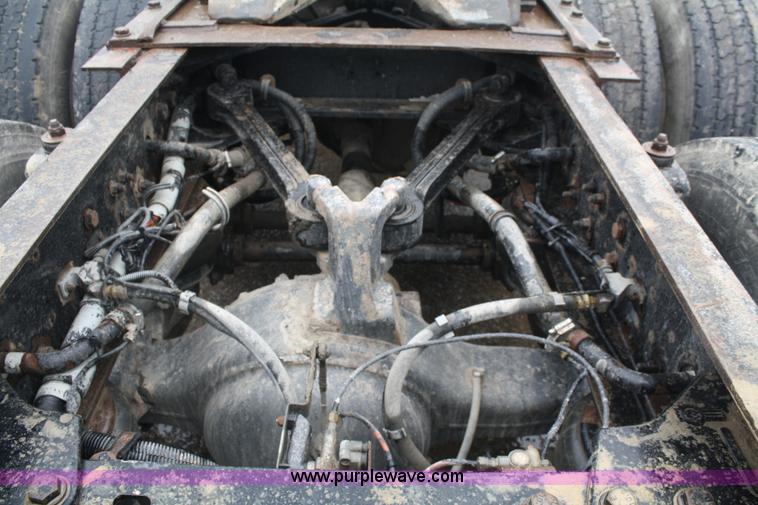 image for item A2182 2001 Kenworth W900 semi truck