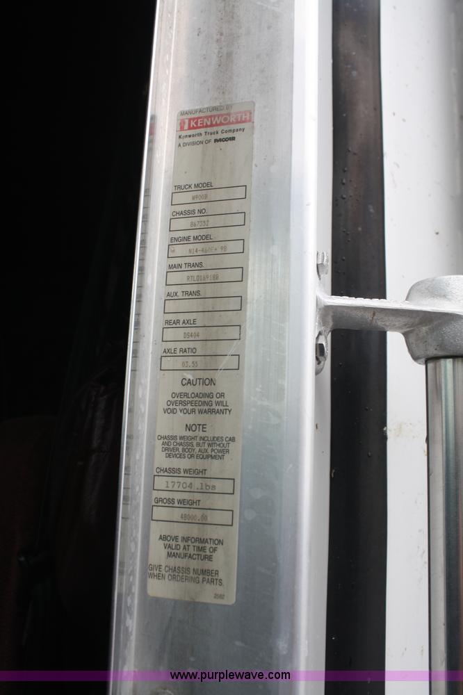 image for item A2182 2001 Kenworth W900 semi truck